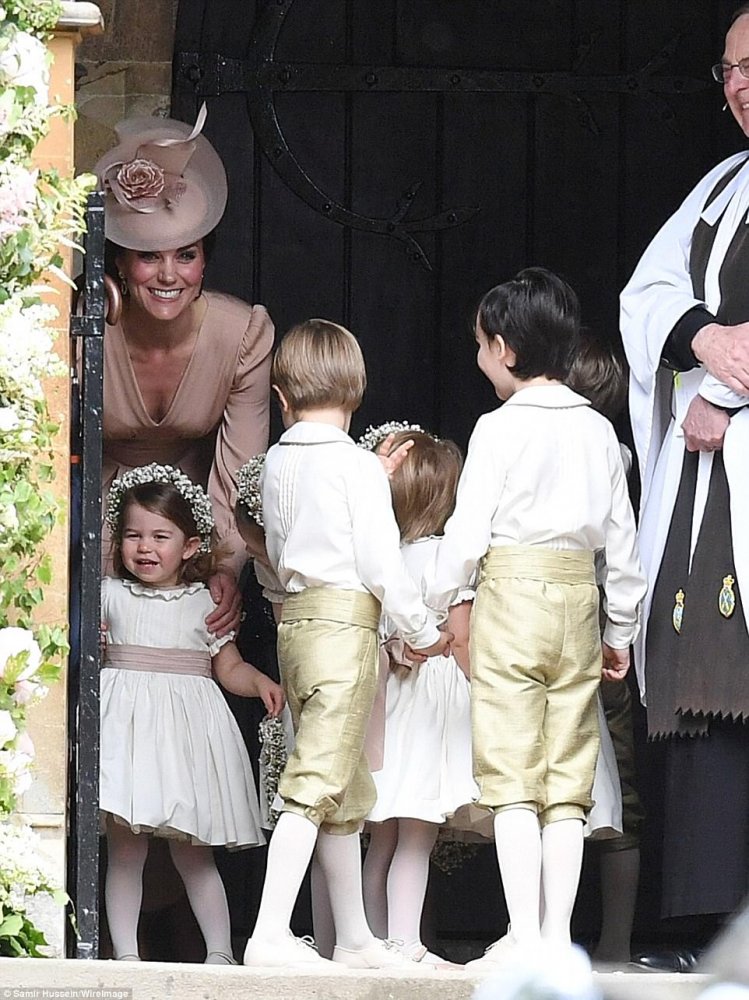 دور الأمير جورج و الأميرة تشارلوت في حفل الزفاف الملكي