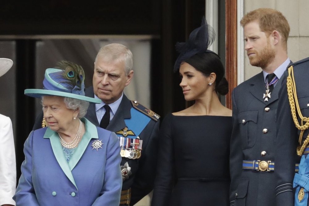 الأمير هاري وصل إلى الاجتماع الملكي مبكرا للحديث مع الملكة منفردا