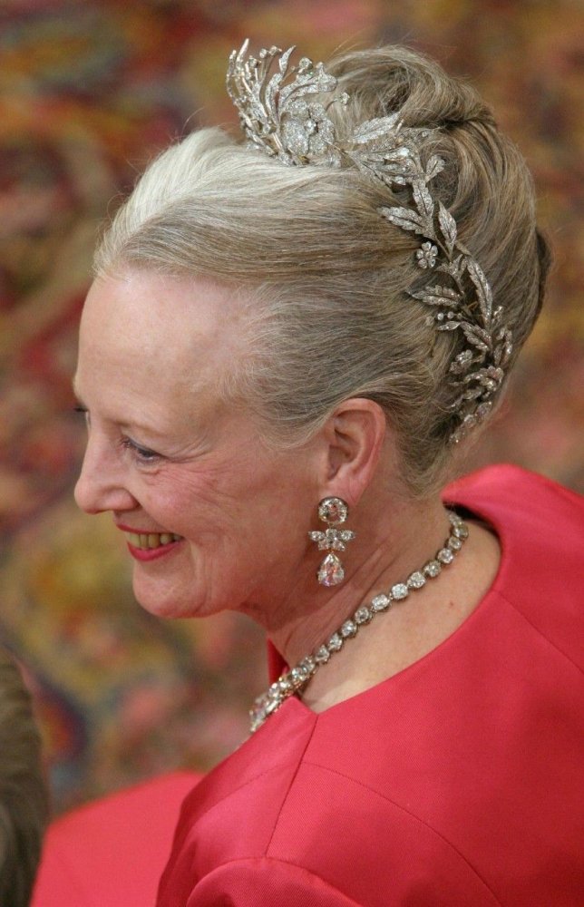  ملكة الدنمارك ترتدي تاج ‏The Floral Aigrette Tiara