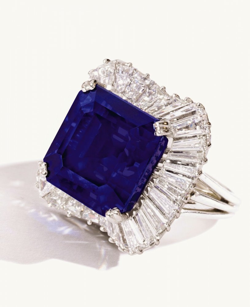 الخاتم المرصع بالياقوت الأزرق الكشميري (Kashmir Sapphire Ring)