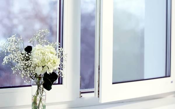 يفضل إحكام غلق النوافذ جيدا لحماية الأطفال من حساسية الربيع