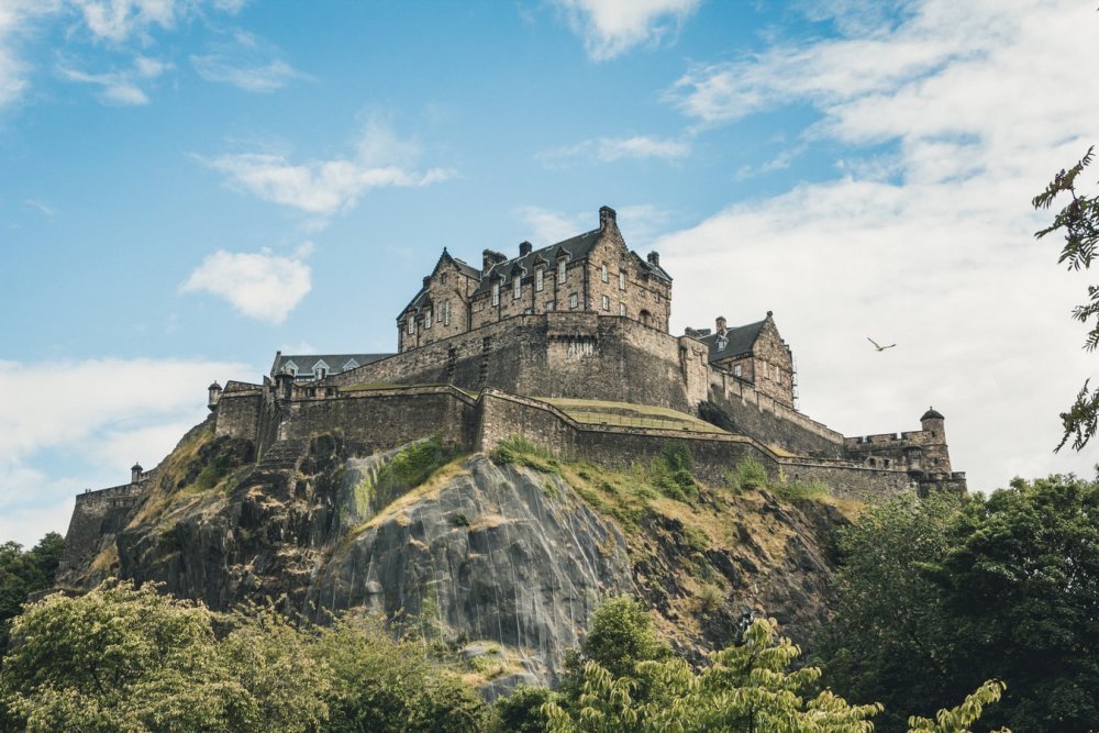 قلعة إدنبره Edinburgh Castle (35,737 متر مربع)، إسكتلندا بواسطة Jörg Angeli