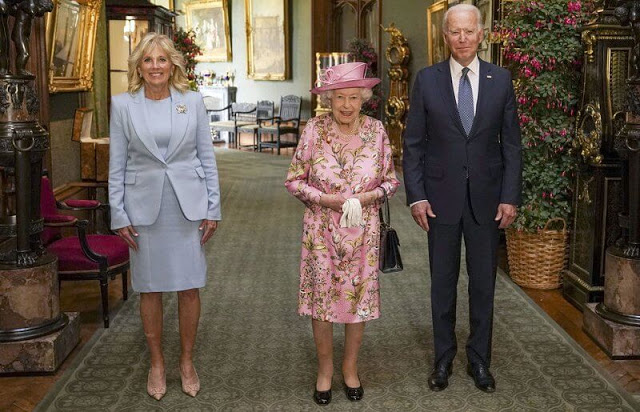 ملكة بريطانيا تستقبل رئيس الولايات المتحدة وزوجته في قلعة وندسور