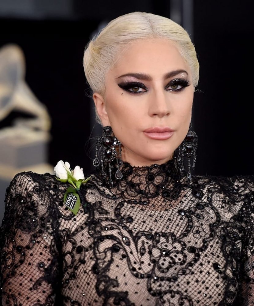  مكياج عيون سموكي اسود 2021 وقوي من وحي Lady Gaga