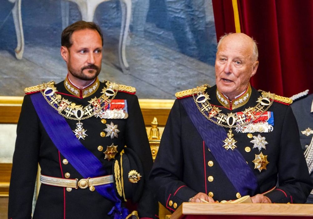 الأمير هاكون يعلق على الحالة الصحية لوالده ملك النرويج
