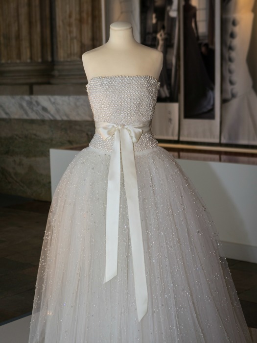 فستان الزفاف الثانى لـ الأميرة مادلين ابنة ملك السويد