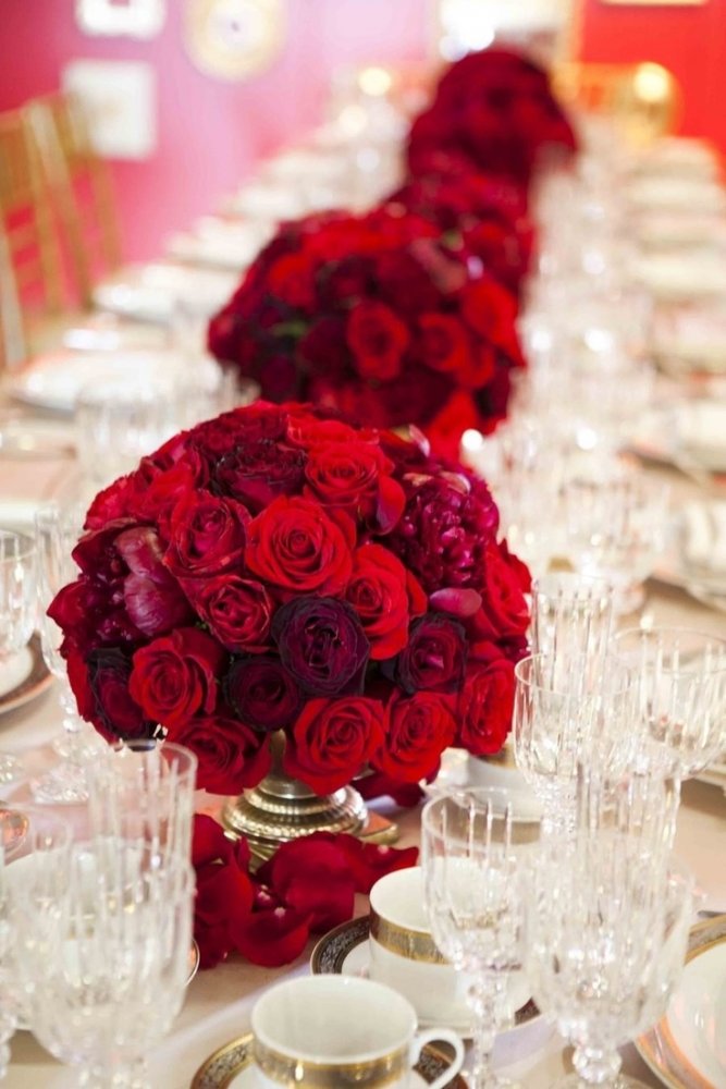 سنتربيسات من الورود الحمراء لحفل زفافك