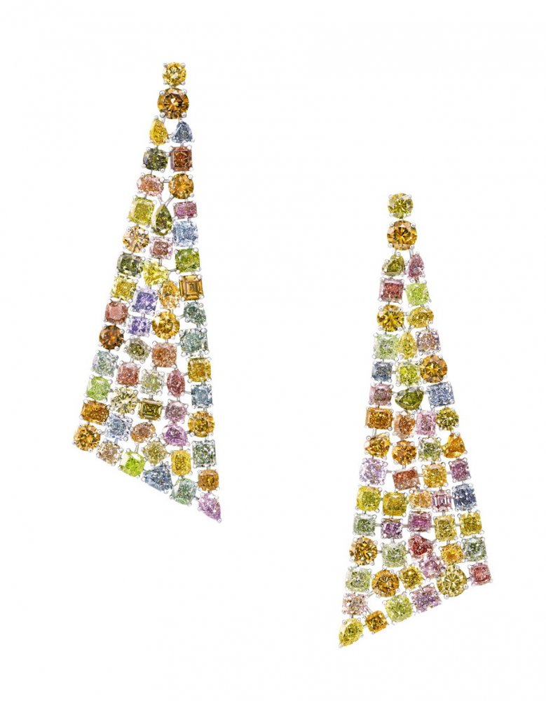 أقراط الماس متعددة الألوان من غراف Graff