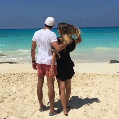 منة حسين فهمي مع زوجها في شهر العسل على شواطئ مصر