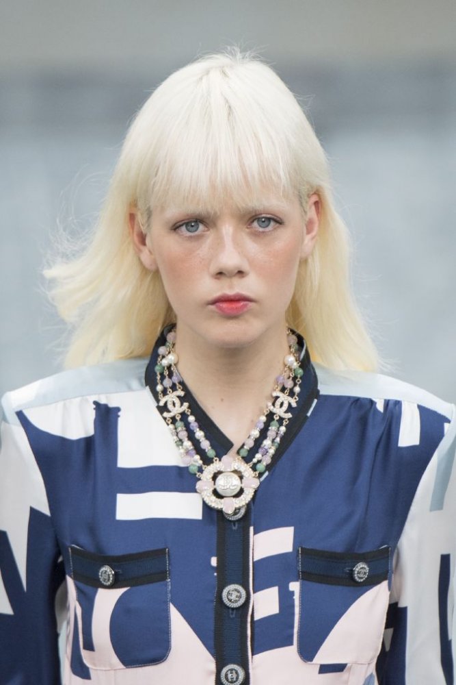 الوان صبغات الشعر الاشقر البلاتينية في صيف 2020 من Chanel