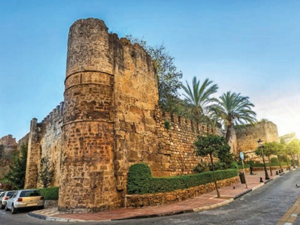 جدران القلعة التاريخية في ماربيا Castle Walls
