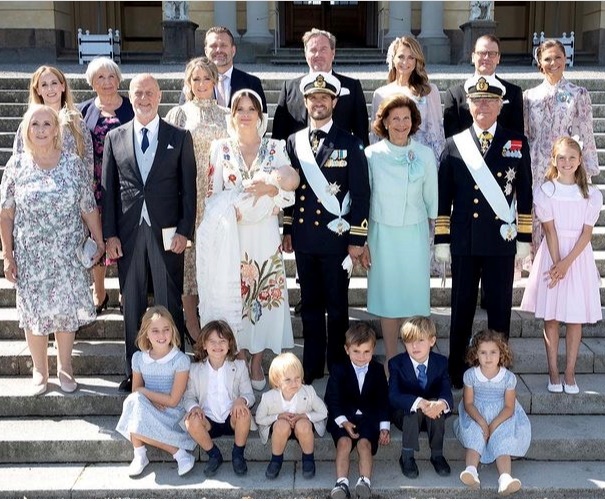 صور أحدث إطلالات العائلة الملكية السويدية بأزياء متناغمة وأنيقة