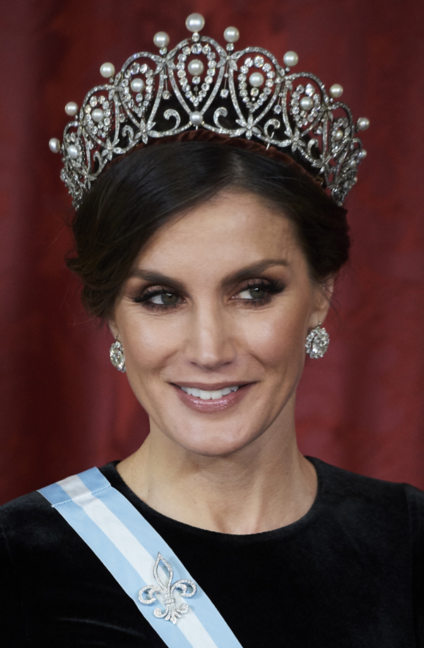 الملكة ليتيزيا ترتدي تاج Cartier Loop tiara