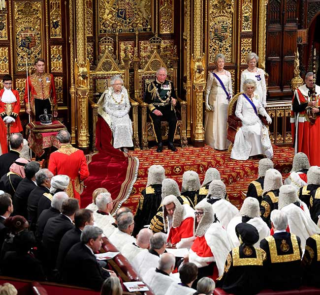 ملكة بريطانيا تفتتح الدورة البرلمانية الجديدة