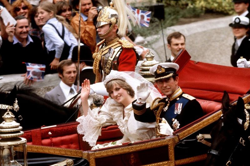 الأمير تشارلز والأميرة ديانا في حفل عٌرسهما عام 1981