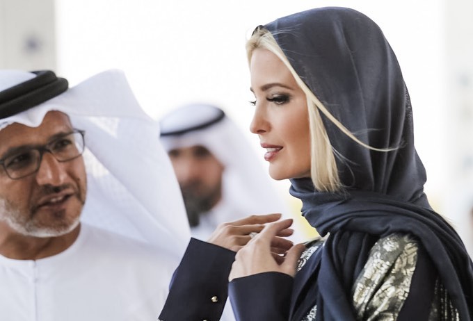 إيفانكا ترامب بالحجاب في الامارات