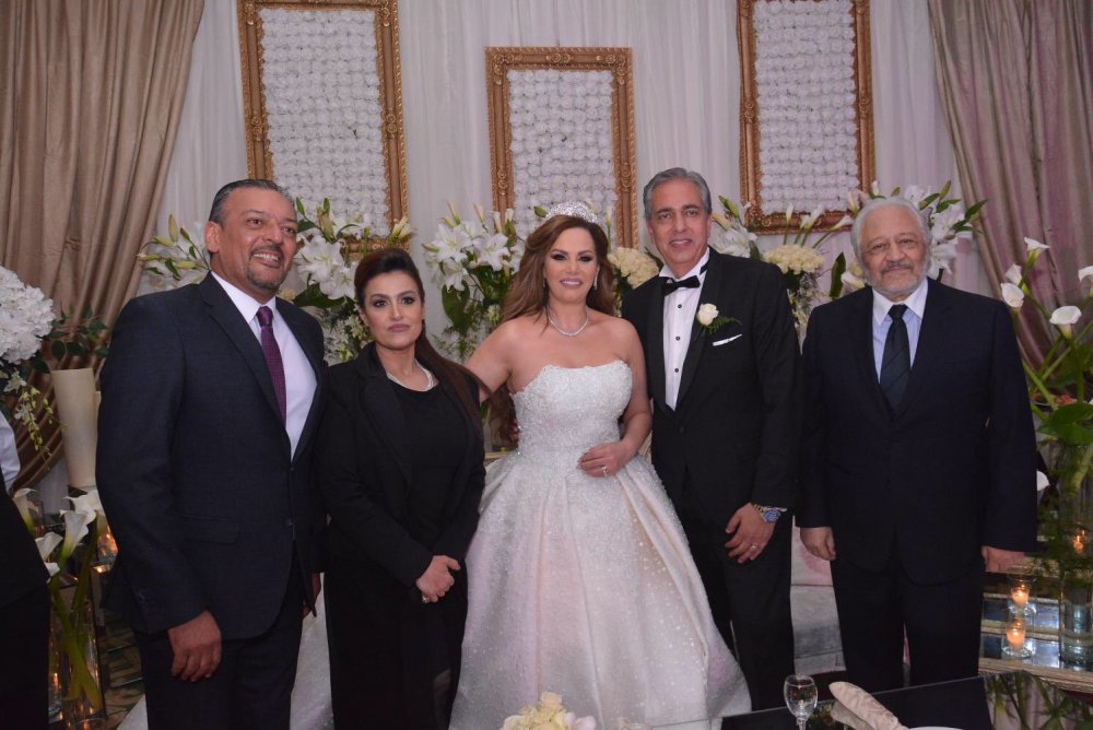 سيمون مع زوجها محمد غنيم في زفاف جيهان منصور