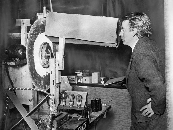  جون لوجي بيرد مخترع أول تلفاز