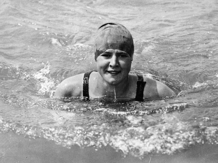 جيرترود كارولين إديرل أول سباحة تعبر القناة الإنجليزية 