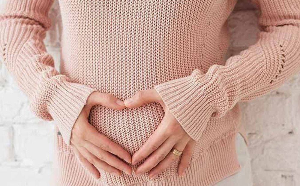 كيف تكون إفرازات الحمل في الشهر الأول
