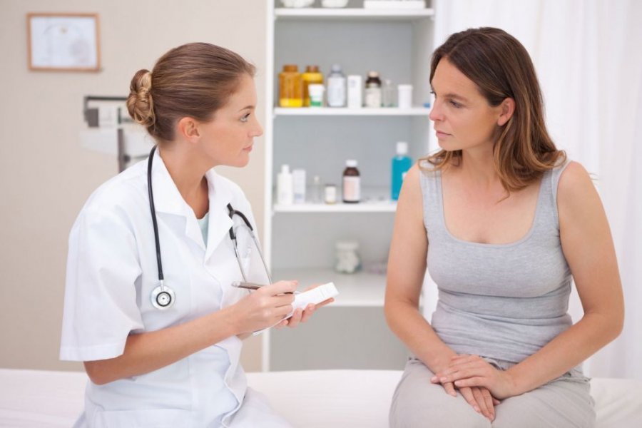مفرفة الحامل لكيف تكون إفرازات الحمل يفيدها في التعرف على الإفرازات المرضة وإستشارة الطبيب