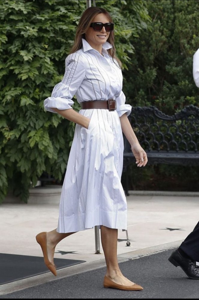 فستان ميدي باللون الأبيض مع حذاء باليرينا اعتمدتها ميلانيا ترامب