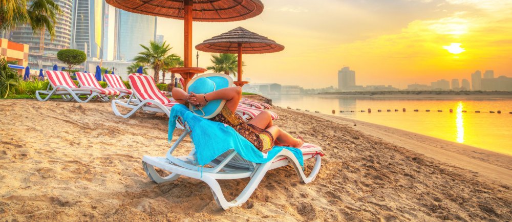شواطئ دبي تمنح العروسين أوقات رومانسية مميزة