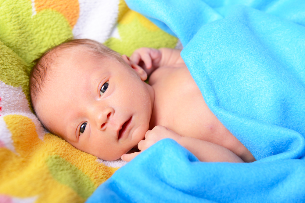 لون بشرة الطفل الرضيع مرتبط بحالته الصحية فور ولادته