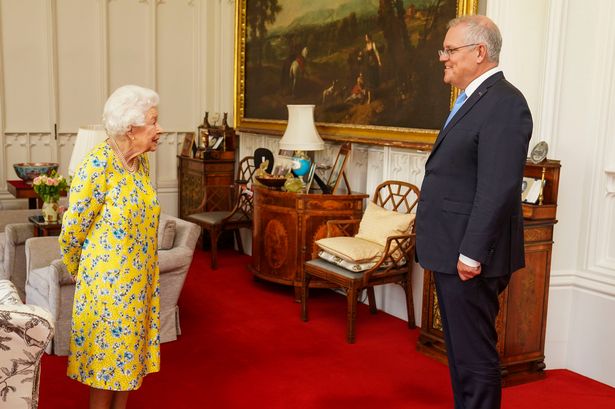 ملكة بريطانيا تعقد أول مقابلة رسمية وجها لوجه