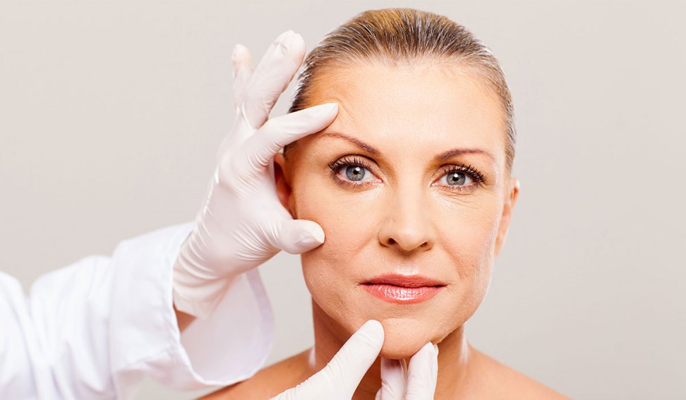 عملية شد الوجه المصغر هي تقنية جراحية لشد الوجه