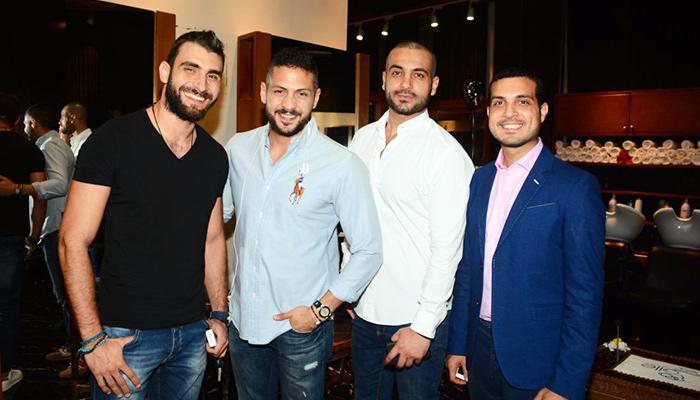 عمرو سمير مع اصدقاءه