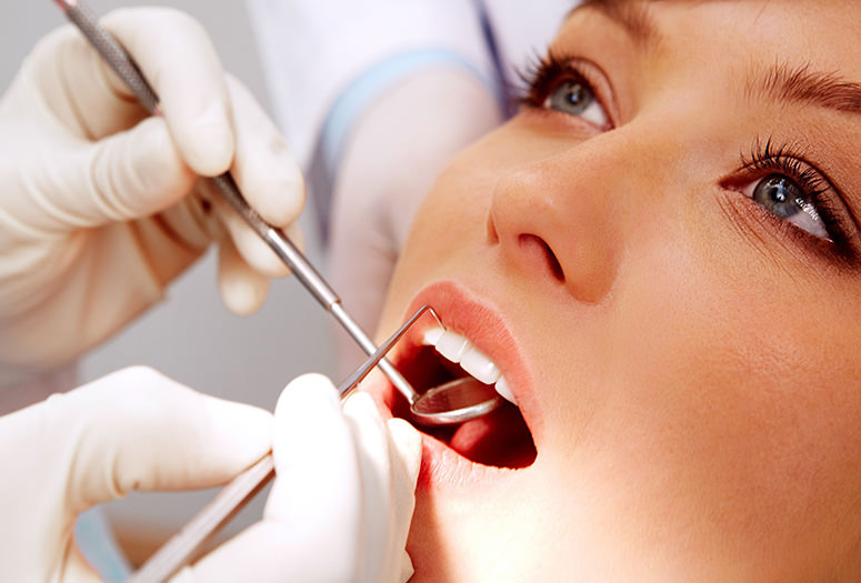  زيارة طبيب الأسنان باستمرار لتنظيف الأسنان يقي من التسوس