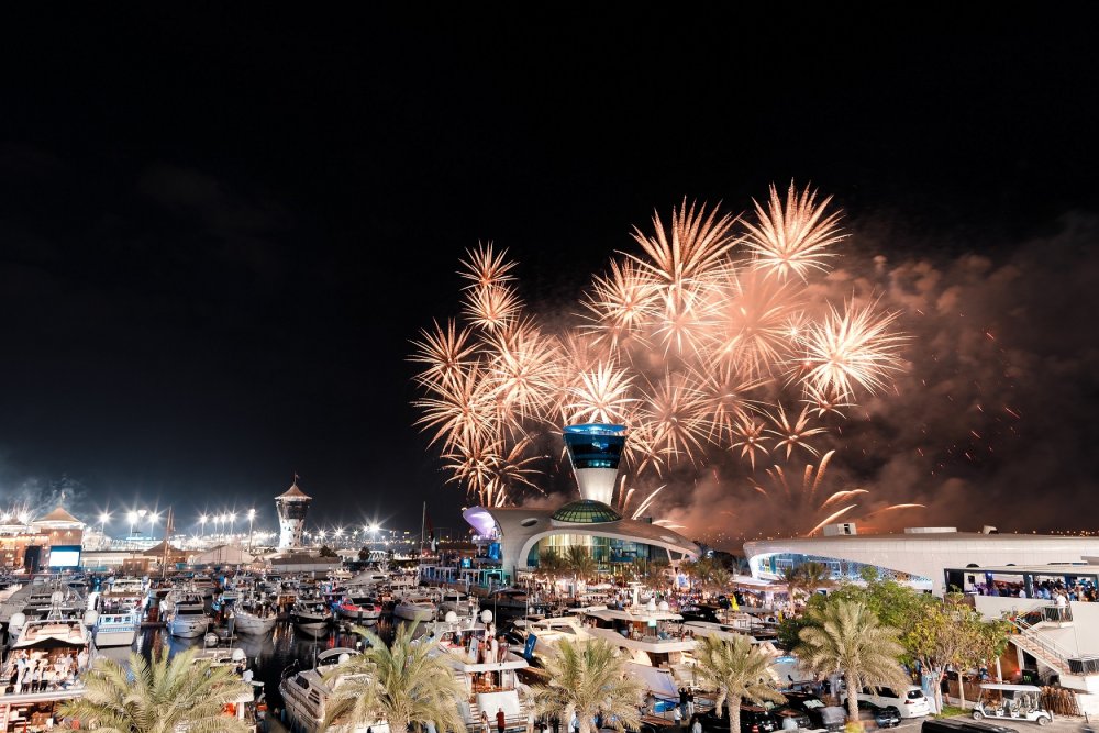 الألعاب النارية جزء أساسي من سهرة رأس السنة في أبوظبي