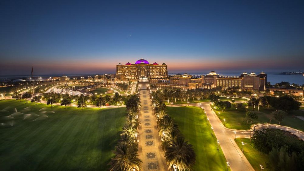 فندق الامارات يوفر فرصة اقامة حفل زفاف فخم وفاخر