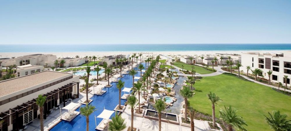 فندق وفيلات بارك حياة أبوظبي يتمتع بإطلالة رومانسية على الشاطئ