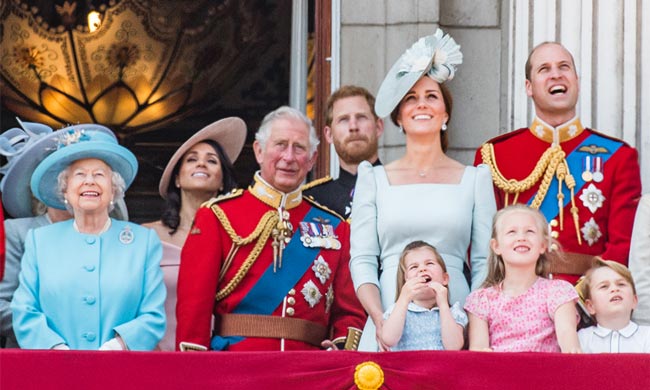  ملكة بريطانيا وزوجها يستعدان لكسر رقم قياسي في عدد أبناء الأحفاد