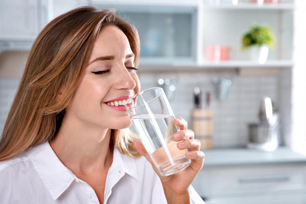  ضرورة شرب الماء لمنع الجفاف والحفاظ على صحة الفم في شهر رمضان