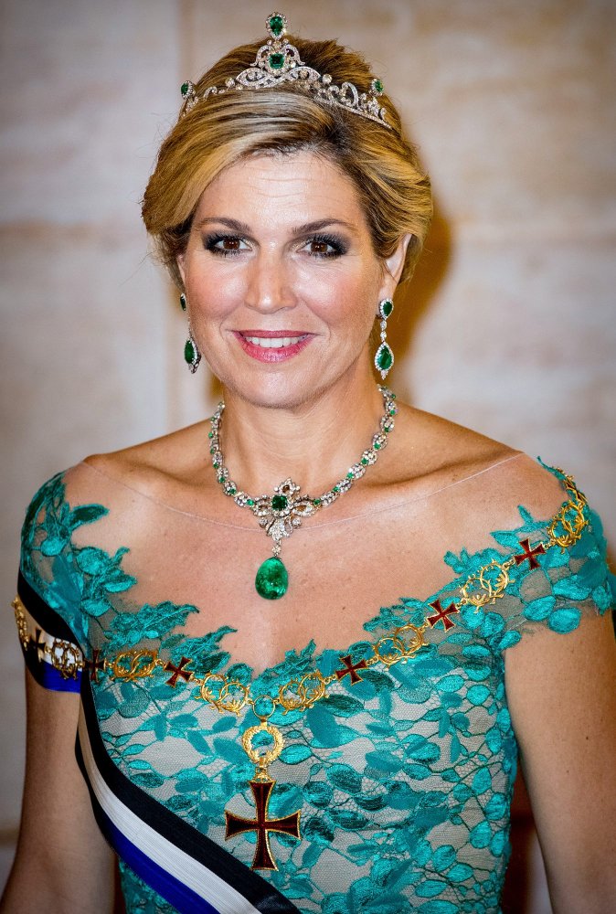 الملكة ماكسيما ترتدي تاج Dutch Emerald Parure Tiara
