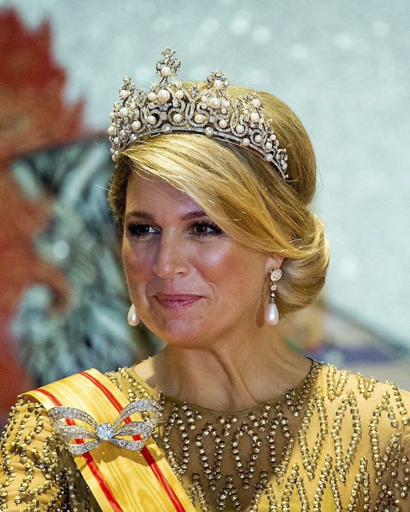  الملكة ماكسيما ترتدي تاج the Wurttemberg Ornate Pearl Tiara