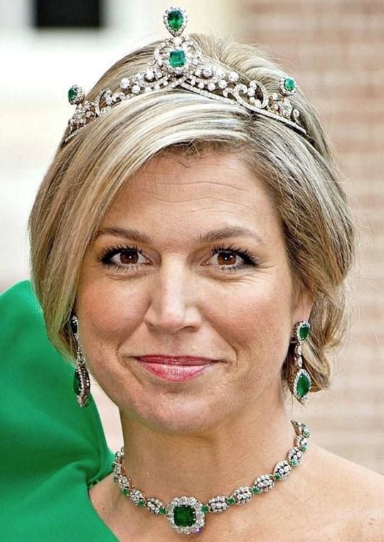  الملكة ماكسيما ترتدي تاج Dutch Emerald Parure Tiara