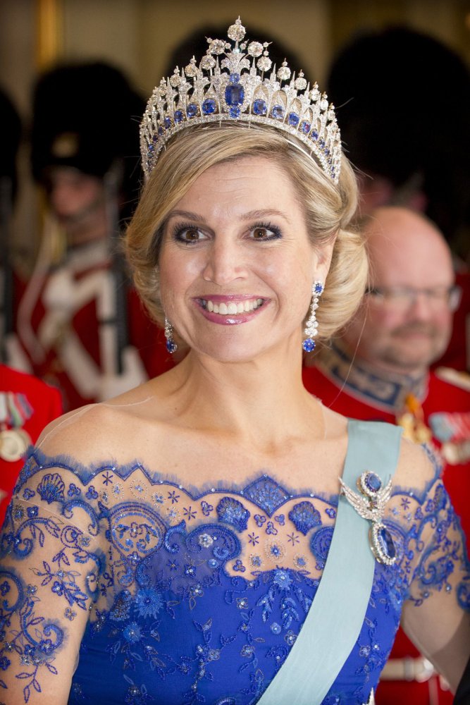 الملكة ماكيبما تتألق بتاج The Dutch Sapphire Tiara