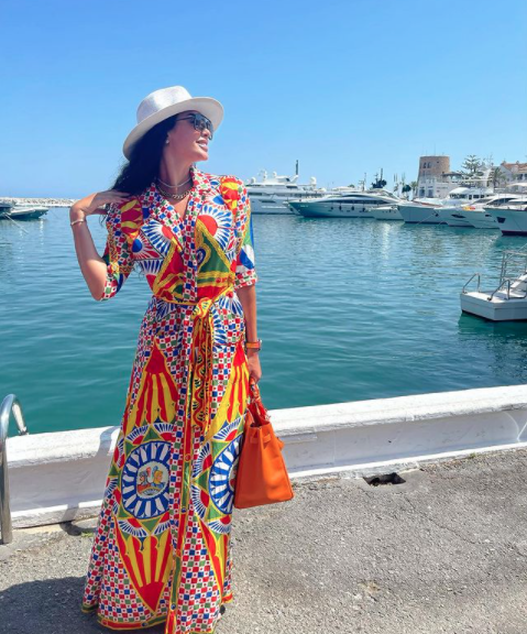 ياسمين صبري اختارت فستان ماكسي معرق بالورود - من حسابها الخاص على انستقرام