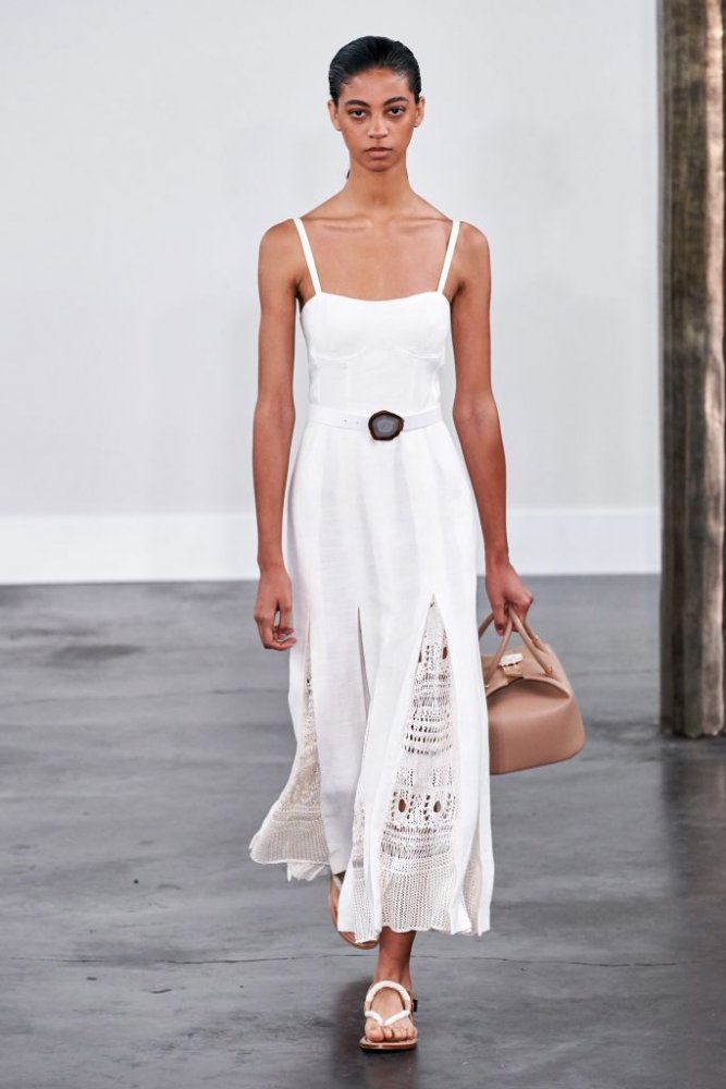 فستان أبيض من Gabriela Hearst 