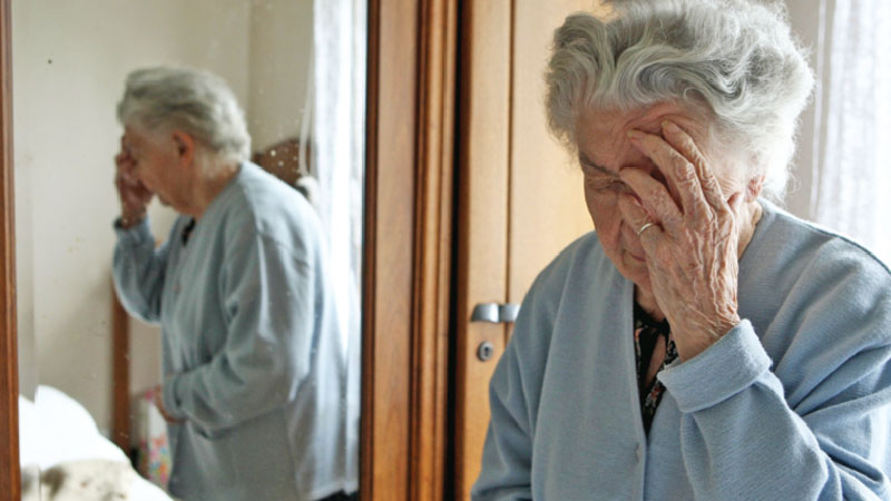 اللامبالاة تسبب الزهايمر لدى المسنين