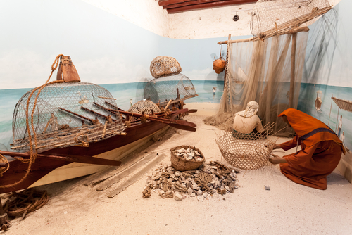 تفاصيل حرفة الصيد قديما تجده في متحف عجمان