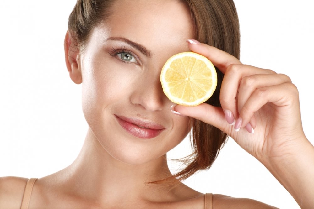 عصير الليمون وصفة مهمة لتبييض البشرة