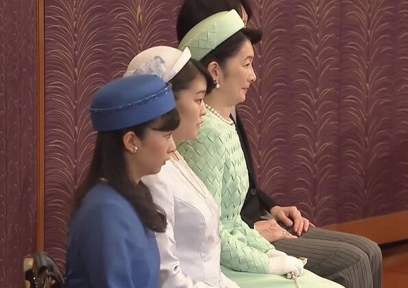العائلة الإمبراطورية اليابانية تستضيف جلسة لقراءة الشعر