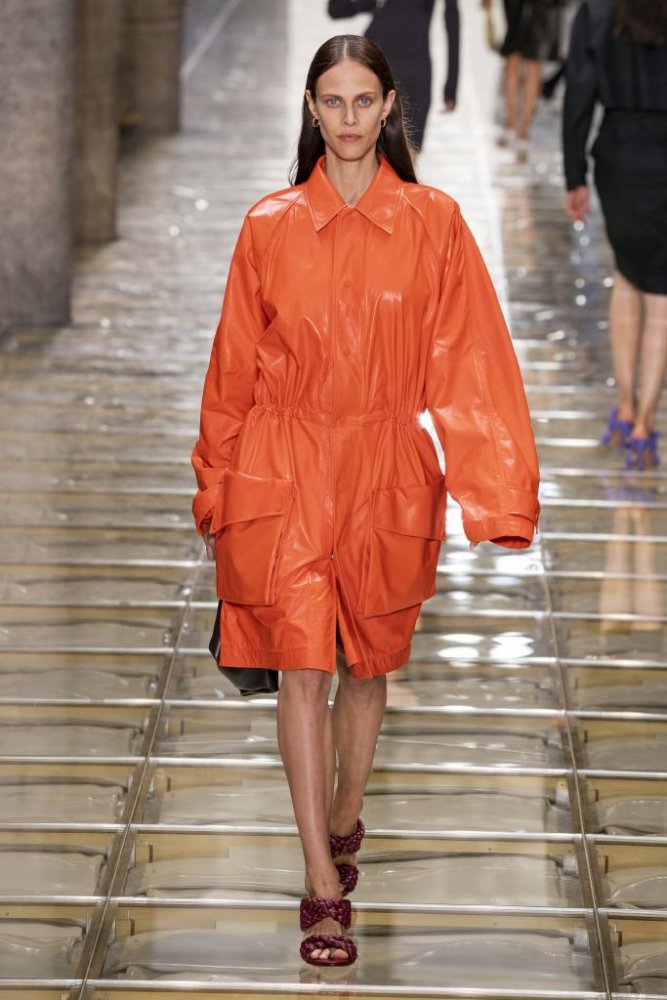طرق تنسيق اللون البرتقالي ودرجاته في ربيع 2020 من Bottega Veneta