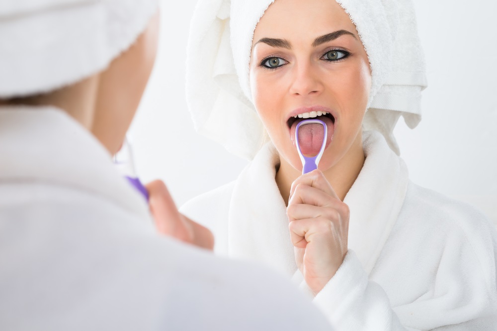 تنظيف اللسان ضروري للحفاظ على صحة الفم والاسنان