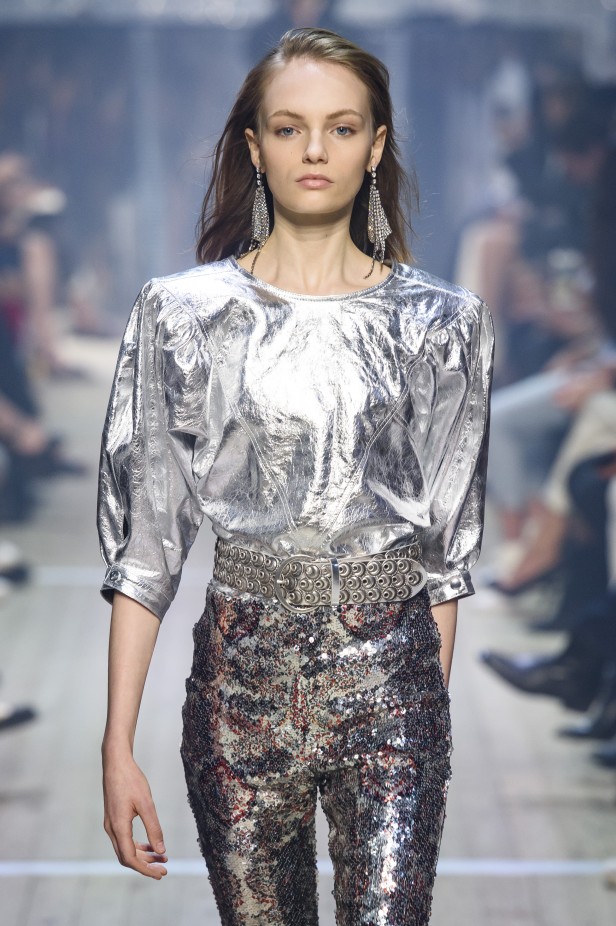 قميص باللون المعدني الفضي مع سروال متناسق من Isabel Marant